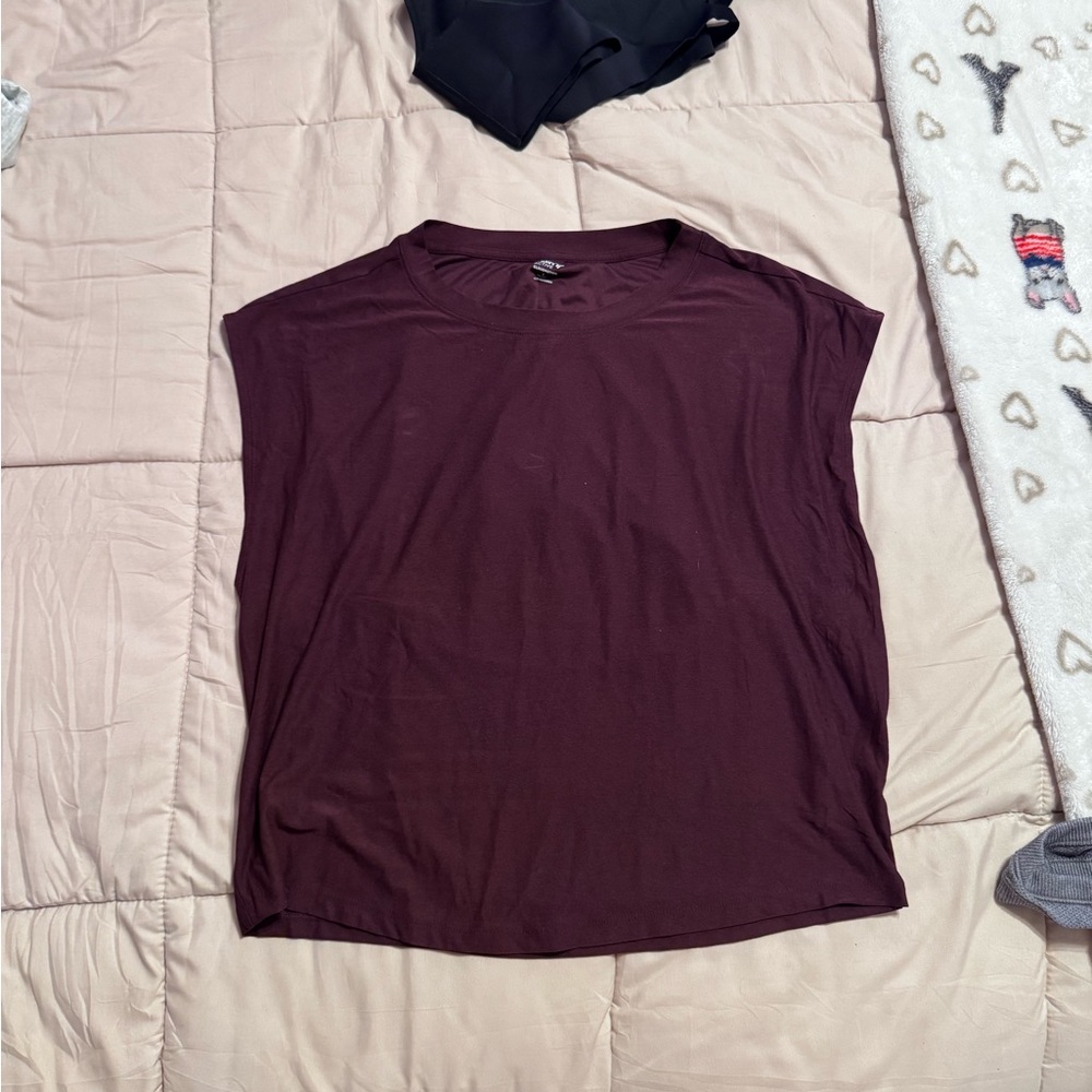Old Navy Women's Sleeveless Muscle Tee in Deep Burgundy